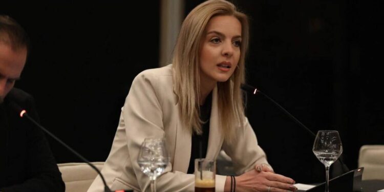 Πόπη Σεμερτζίδου