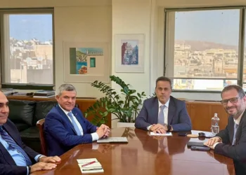 ΡΙΚ- Πέμπτη συνάντηση εργασίας στην Αθήνα ανάμεσα στον Υπουργό Περιβάλλοντος και Ενέργειας της Ελλάδας, Σταύρο Παπασταύρου, και τον Κύπριο Υπουργό Ενέργειας, Εμπορίου και Βιομηχανίας, Γιώργο Παπαναστασίου