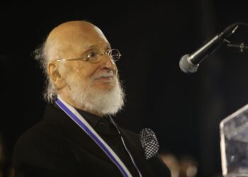 Σίγησε η φωνή του μεγάλου τραγουδοποιού Διονύση Σαββόπουλου