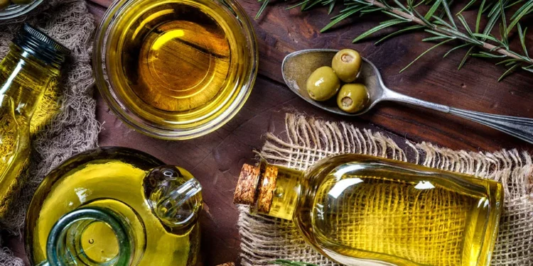 Μεταξύ 200.000 και 250.000 η πρόβλεψη της ΕΔΟΕ για την εφετινή παραγωγή ελαιολάδου