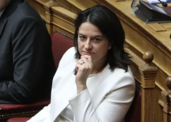 Κατατέθηκε το «Δίκαιη Εργασία για Όλους»: τι αλλάζει για εργαζόμενους και επιχειρήσεις