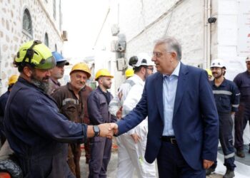 ο Τάκης Θεοδωρικάκος στη Σύρο