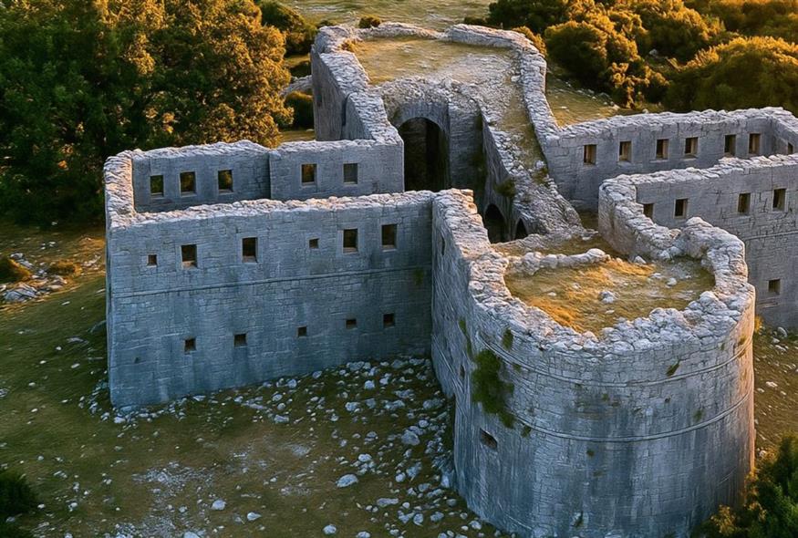 Το Κάστρο Πέντε Πηγαδιών