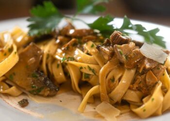 φετουτσίνι με μανιτάρια