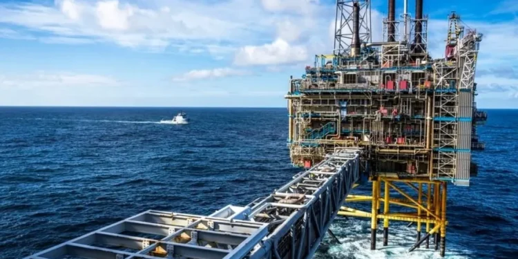 Σκηνικό αναταραχής στην παγκόσμια αγορά πετρελαίου μετά τις αμερικανικές κυρώσεις σε Rosneft και Lukoil