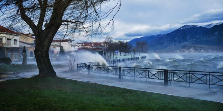 Πρόγνωση Καιρού: Κακοκαιρία μέχρι το απόγευμα του Σαββάτου κυρίως τα δυτικά