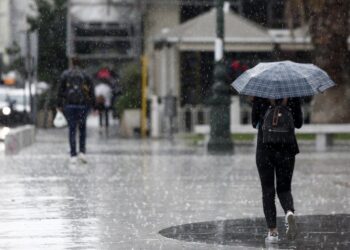 Καιρός: Βροχές και καταιγίδες στο μεγαλύτερο μέρος της χώρας – Live ενημέρωση