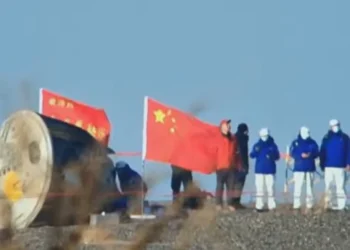 Ασφαλής επιστροφή για τους τρεις Κινέζους αστροναύτες μετά τον συναγερμό στη Shenzhou-20