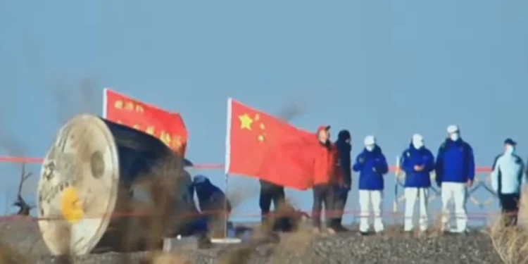 Ασφαλής επιστροφή για τους τρεις Κινέζους αστροναύτες μετά τον συναγερμό στη Shenzhou-20