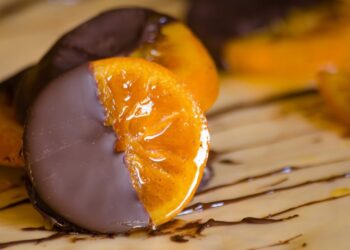 Πορτοκάλι με μαύρη σοκολάτα