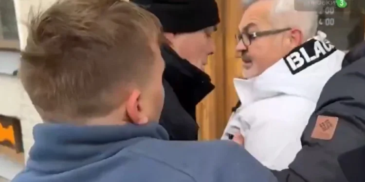 Επίθεση ακτιβιστών κατά του πρέσβη της Πολωνίας στη Ρωσία στην Αγία Πετρούπολη