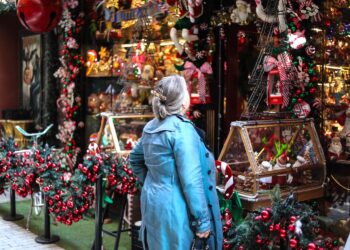 Αθήνα: Αγορές κατά το εορταστικό ωράριο Χριστουγέννων