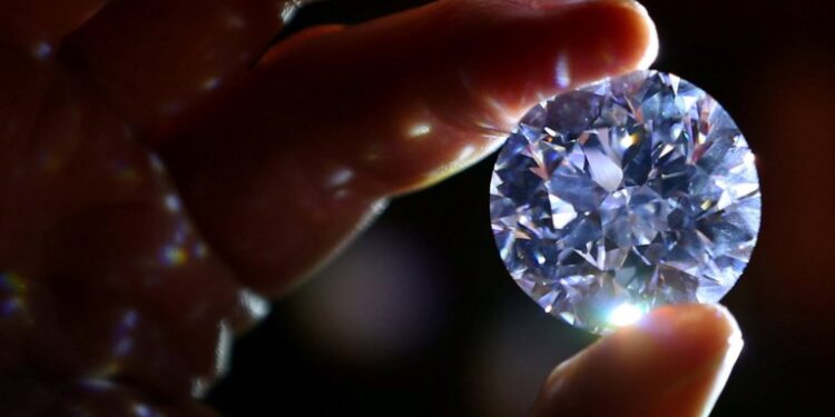 Γενεύη: Sotheby’s και Christie’s παρουσιάζουν δύο από τα πιο πολύτιμα διαμάντια στον κόσμο