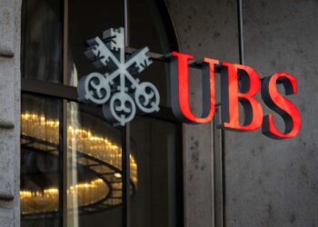 UBS: Η Ελλάδα εξακολουθεί να παραμένει «υποτιμημένη» – Νέα δυναμική για τις ευρωπαϊκές αγορές