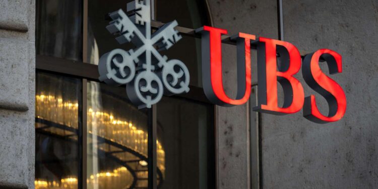 UBS: Η Ελλάδα εξακολουθεί να παραμένει «υποτιμημένη» – Νέα δυναμική για τις ευρωπαϊκές αγορές