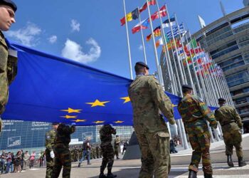 Αυξάνει τις δαπάνες για άμυνα και σύνορα η ΕΕ