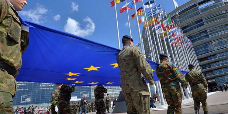 Αυξάνει τις δαπάνες για άμυνα και σύνορα η ΕΕ