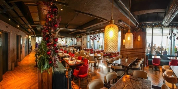 Γιορτινή ατμόσφαιρα στον Πύργο του Πειραιά – Το Nice n Easy δίνει τον τόνο των φετινών γιορτών