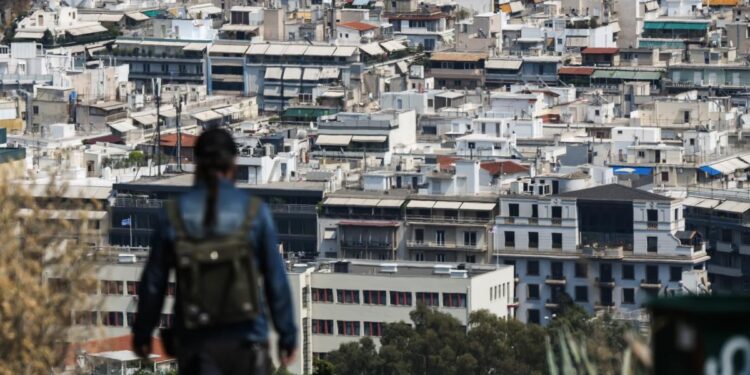 Στεγαστική κρίση: Νέες κυβερνητικές παρεμβάσεις προ των πυλών με επίκεντρο την αύξηση της προσφοράς κατοικιών