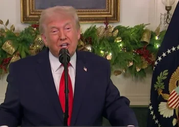 Τραμπ: Μηδενικές παράνομες είσοδοι και οικονομική ανάκαμψη στο διάγγελμα με αιχμές κατά Μπάιντεν