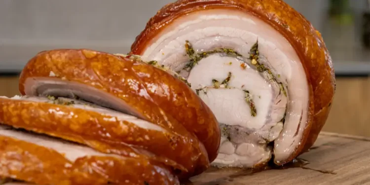 Πορκέτα στον φούρνο: τραγανή απ’ έξω, πλούσια και αρωματική μέσα