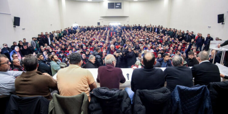 Αγρότες: Απορρίπτουν τη συνάντηση με τον πρωθυπουργό και κλιμακώνουν τις κινητοποιήσεις