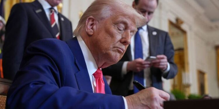 Τραμπ κατά δημοσκοπήσεων για την οικονομία: «Πότε θα φανεί το μεγαλείο της Αμερικής;»