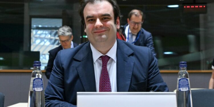 Πιερρακάκης: Η Ιρλανδία αποτελεί πρότυπο καινοτόμου οικονομίας – Στόχος η ενίσχυση σταθερότητας στην Ευρωζώνη