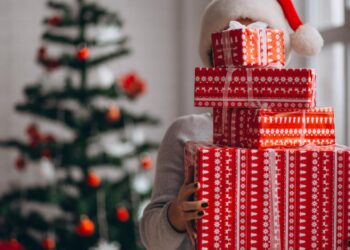 Δώρο Χριστουγέννων: Πώς υπολογίζεται – Τι ισχύει αν δεν καταβληθεί