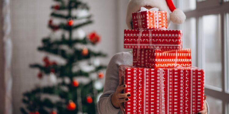 Δώρο Χριστουγέννων: Πώς υπολογίζεται – Τι ισχύει αν δεν καταβληθεί