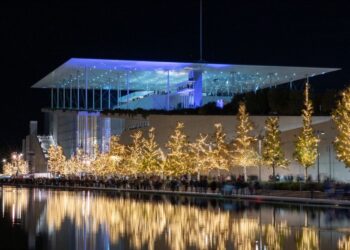 Κέντρο Πολιτισμού Σταύρος Νιάρχος: Μουσική, φως και γιορτινές εμπειρίες για μικρούς και μεγάλους