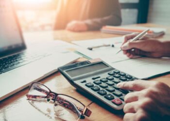 Εξωδικαστικός μηχανισμός: Ρύθμιση οφειλών σε δήμους – Τι αλλάζει με το νέο νομοσχέδιο