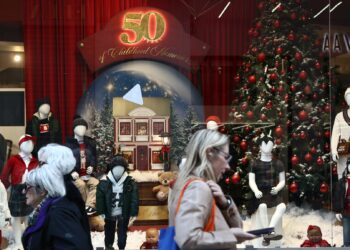 Ανοιχτά τα καταστήματα την Κυριακή 14 Δεκεμβρίου – Αναλυτικά το ωράριο σε αγορές και σούπερ μάρκετ