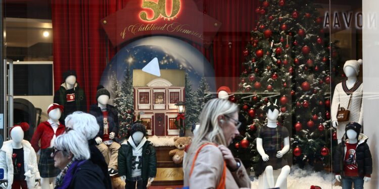 Ανοιχτά τα καταστήματα την Κυριακή 14 Δεκεμβρίου – Αναλυτικά το ωράριο σε αγορές και σούπερ μάρκετ