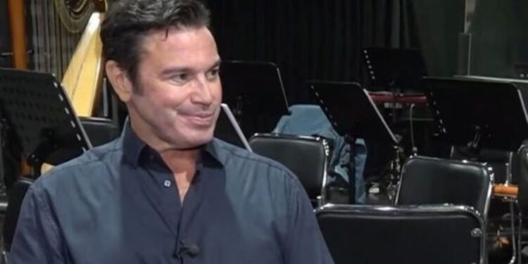 Μάριος Φραγκούλης: Θέλω να γίνω ανάδοχος γονέας – Κι εγώ μεγάλωσα ως υιοθετημένο παιδί