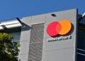Ανάληψη μετρητών απευθείας στο ταμείο: Η Mastercard φέρνει στην Ελλάδα νέο μοντέλο συναλλαγών από το 2026