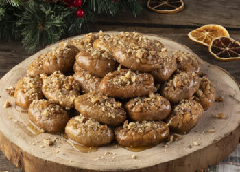 Η τέλεια συνταγή για μελομακάρονα με ιδανικό σιρόπιασμα