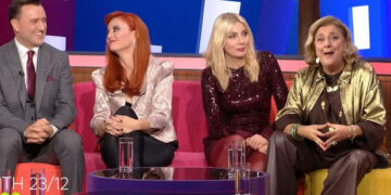 «Παρά Πέντε»: Συγκίνηση και αποθέωση στο Twitter για την τηλεοπτική επιστροφή της σειράς 20 χρόνια μετά