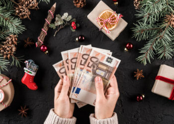 Δώρο Χριστουγέννων: Ποιοι θα πάρουν περισσότερα και πώς υπολογίζεται – Πληρωμές και ημερομηνίες