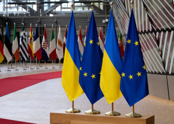 ΕΕ και ΝΑΤΟ δηλώνουν στήριξη στην Ουκρανία πριν τη συνάντηση Ζελένσκι – Τραμπ