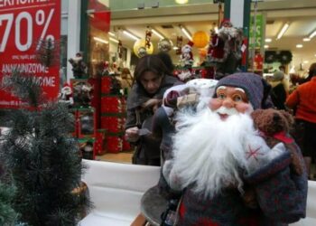 Ανοιχτά τα καταστήματα σήμερα, τελευταία Κυριακή του έτους – Το εορταστικό ωράριο έως την Πρωτοχρονιά