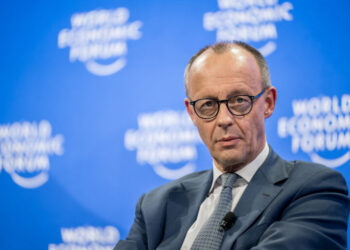 Μερτς: Σε “πολύ κρίσιμη κατάσταση” ορισμένοι τομείς της οικονομίας