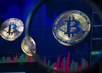 Κρυπτονομίσματα: Η μαζική ρευστοποίηση που «γκρέμισε» το Bitcoin κάτω από τα 82.000 δολάρια