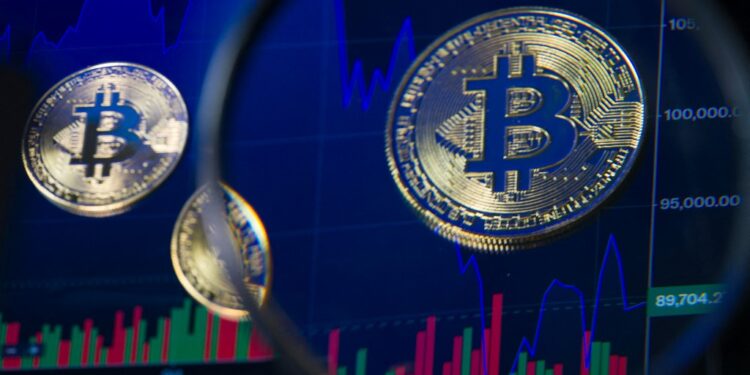 Κρυπτονομίσματα: Η μαζική ρευστοποίηση που «γκρέμισε» το Bitcoin κάτω από τα 82.000 δολάρια