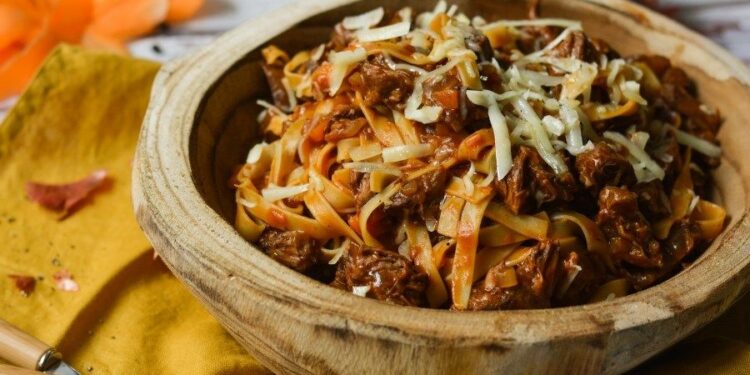 Ταλιατέλες με ζουμερό μοσχάρι και μπρόκολο