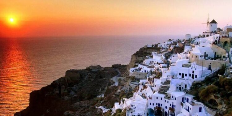 Condé Nast Traveller: Αυτά είναι τα ελληνικά νησιά που ξεχωρίζουν για διακοπές το 2026