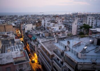 Στοχευμένοι έλεγχοι της ΑΑΔΕ στις μεταβιβάσεις ακινήτων υψηλής αξίας στην Αττική