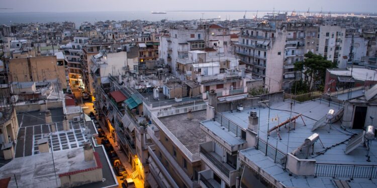 Στοχευμένοι έλεγχοι της ΑΑΔΕ στις μεταβιβάσεις ακινήτων υψηλής αξίας στην Αττική