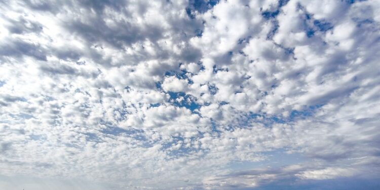 Ανοιξιάτικος καιρός σήμερα Πέμπτη 15 Ιανουαρίου με άνοδο της θερμοκρασίας