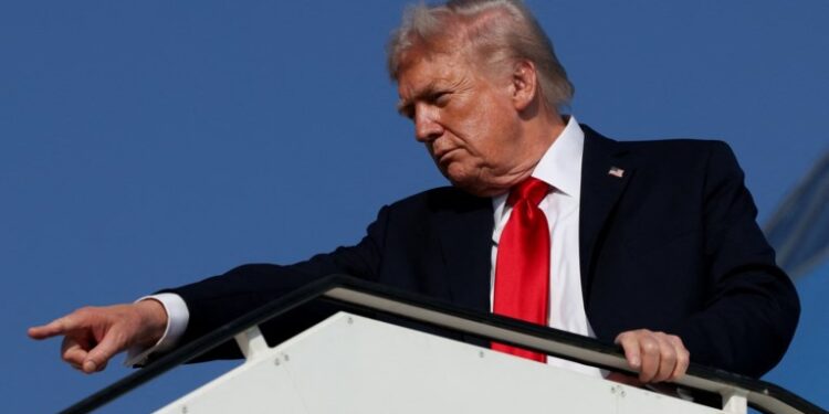 Τραμπ: Προειδοποίηση για «πολύ ισχυρή δράση» των ΗΠΑ αν το Ιράν προχωρήσει σε απαγχονισμούς διαδηλωτών